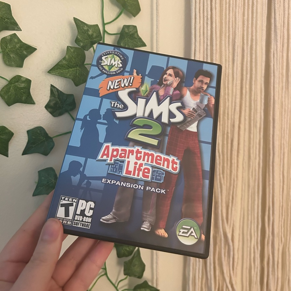 The Sims 2 Apartment Life (PC, Used, Good Condition)